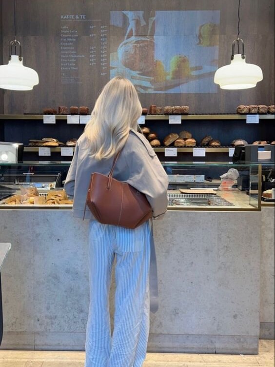 Pernilla – Structured Tote Bag with Side Ruching
