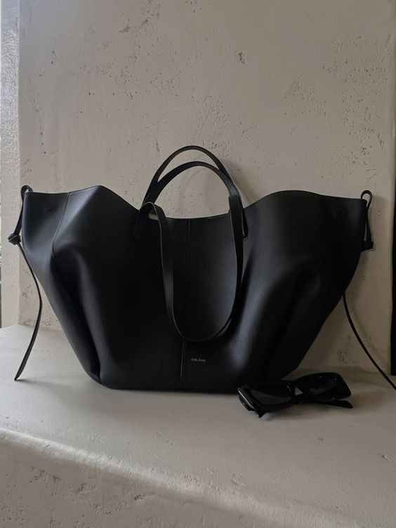 Pernilla – Structured Tote Bag with Side Ruching