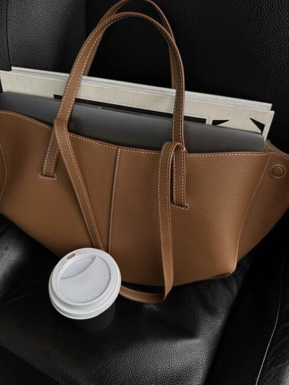 Pernilla – Structured Tote Bag with Side Ruching