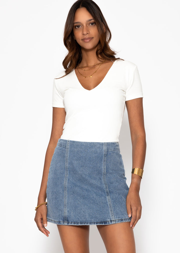 Short denim skirt with dividing seams